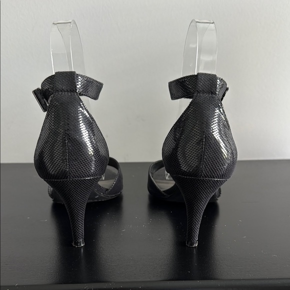 Coach and Four Black Strappy Heels Sz 7 - Picture 5 of 11